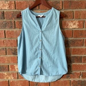 Croft & Barrow Light Blue Chambray Sleeveless Button-Up Top